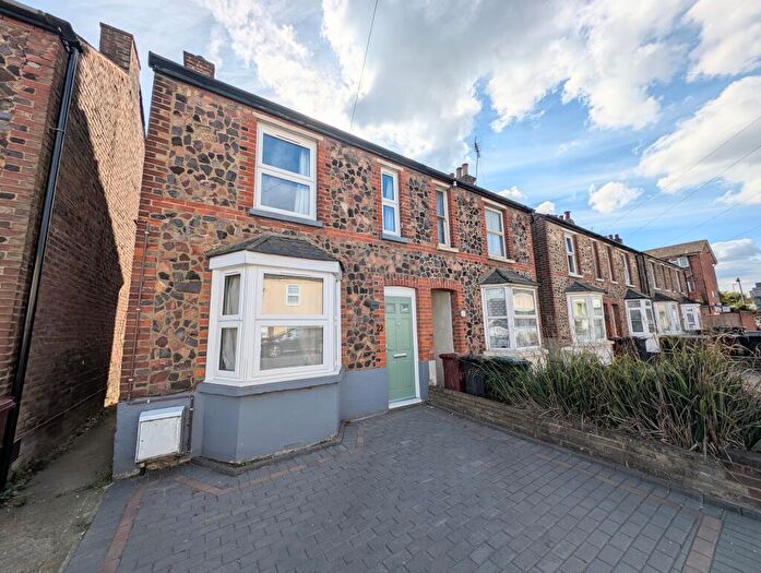 2 Bedroom House To Rent In Chichester, PO19
