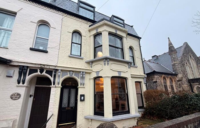 3 Bedroom End Of Terrace House For Sale In Avenue Road, Westcliff-on-Sea, Essex, SS0