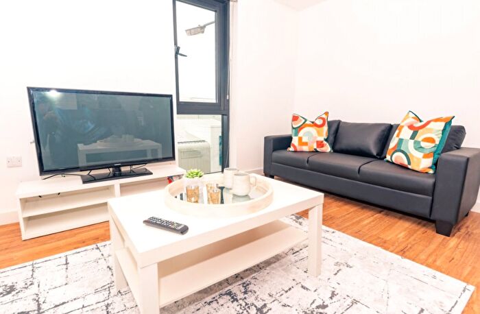 3 Bedroom Flat To Rent In The Courtyard, Stanhope St, Liverpool, L8