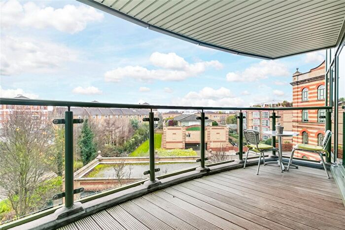 2 Bedroom Flat To Rent In Brasenose Drive, Barnes, SW13