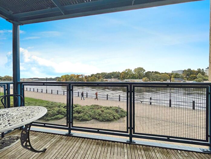 2 Bedroom Flat For Sale In Mariners Wharf, Quayside, Newcastle Upon Tyne, Tyne And Wear, NE1