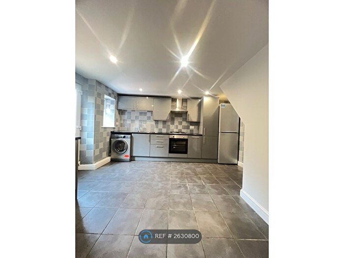 3 Bedroom Terraced House To Rent In Moscar Cottages, Sheffield, S7