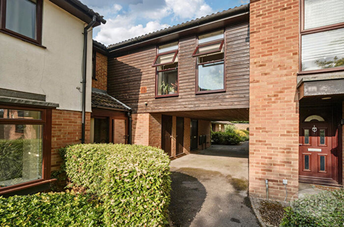 1 Bedroom Apartment For Sale In Avondale, Ash Vale, Aldershot, Surrey, GU12