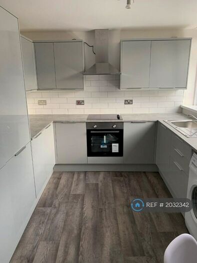 3 Bedroom Flat To Rent In George Street, Aberdeen, AB25