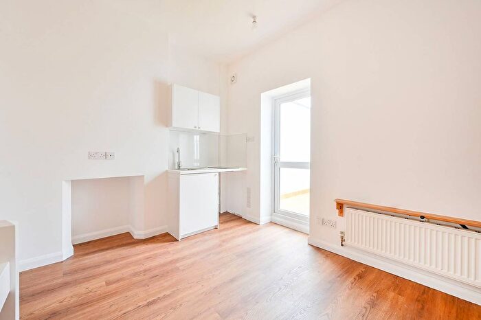 Studio To Rent In High Street, Acton, London, W3
