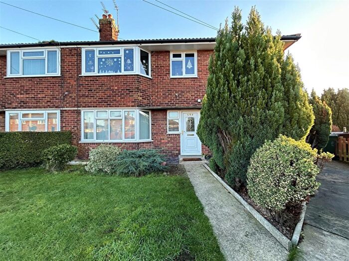 2 Bedroom Flat To Rent In Manor Garth, Kellington, DN14