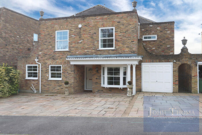 5 Bedroom Detached House For Sale In High Elms, Chigwell, Essex, IG7