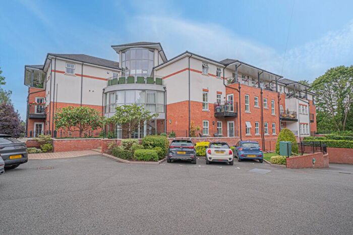 2 Bedroom Apartment For Sale In Copt Heath Manor, Warwick Road, B93