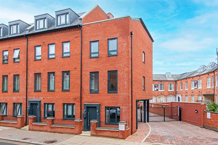 4 Bedroom End Of Terrace House For Sale In Derngate, Northampton, NN1