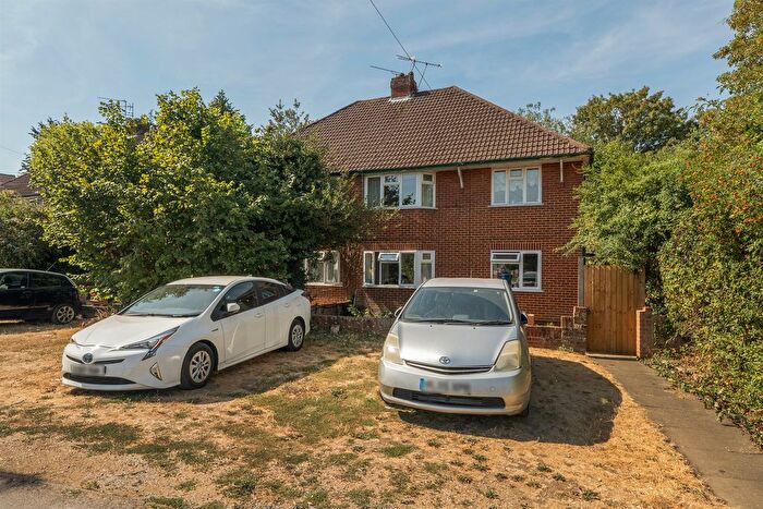 2 Bedroom Maisonette For Sale In Craufurd Rise, Maidenhead, SL6