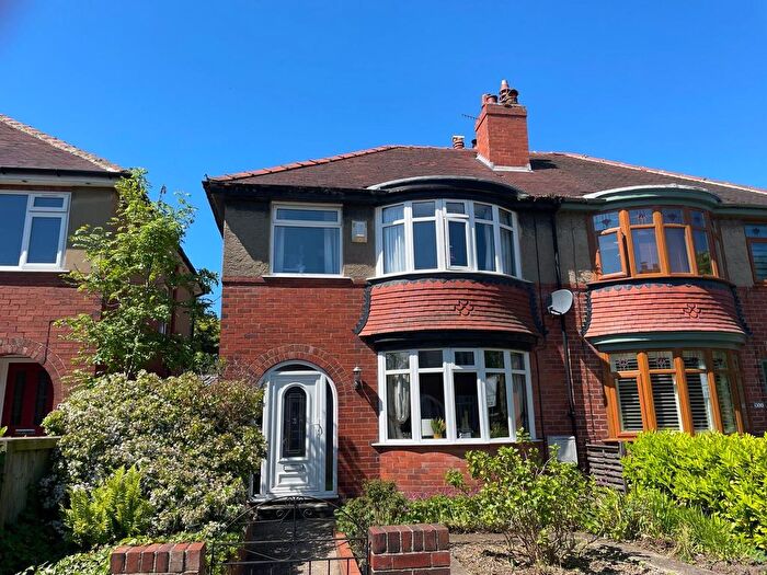 3 Bedroom Semi-Detached House For Sale In Manor Gardens, Scarborough, YO12