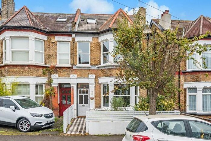 3 Bedroom Flat To Rent In Burgoyne Road, London, SE25