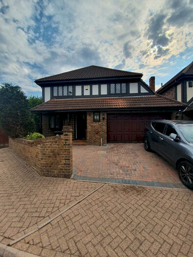 4 Bedroom Detached House To Rent In Chadd Drive, Bromley, Kent, BR1