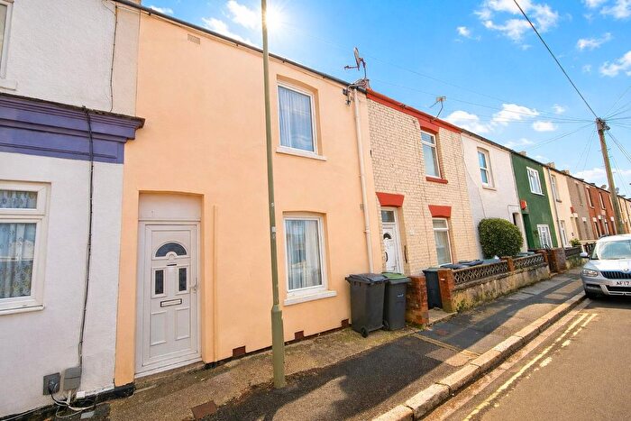 2 Bedroom Terraced House For Sale In Mayfield Road, Gosport, PO12