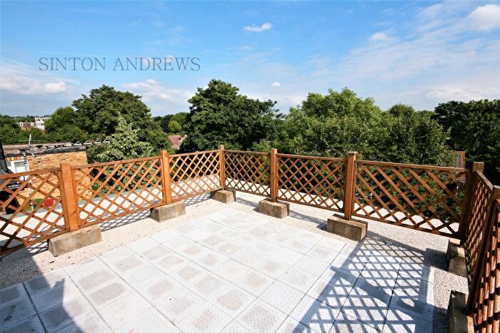 3 Bedroom Flat To Rent In Windsor Road, Ealing, W5