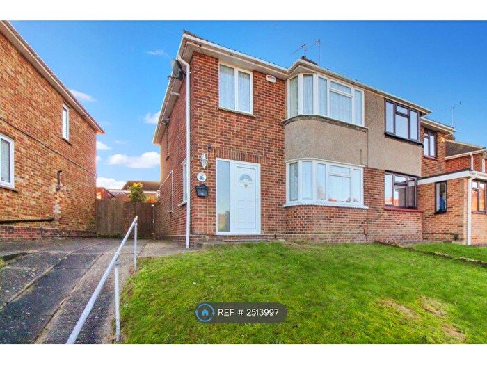 3 Bedroom Semi-Detached House To Rent In Vale Drive, Chatham, ME5