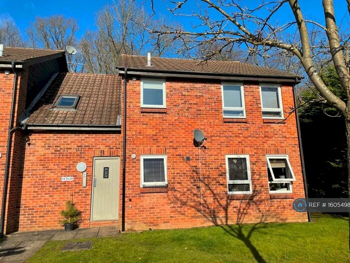 Studio To Rent In Spinney Close, Glen Parva, Leicester, LE2