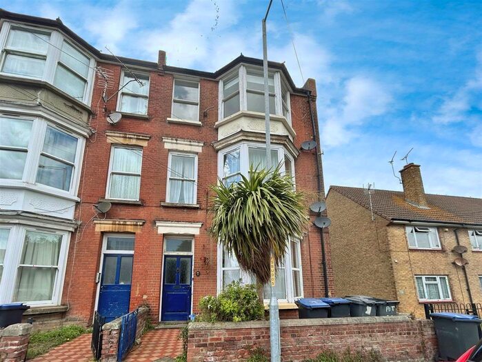 2 Bedroom Flat To Rent In Sea Street, Herne Bay, CT6
