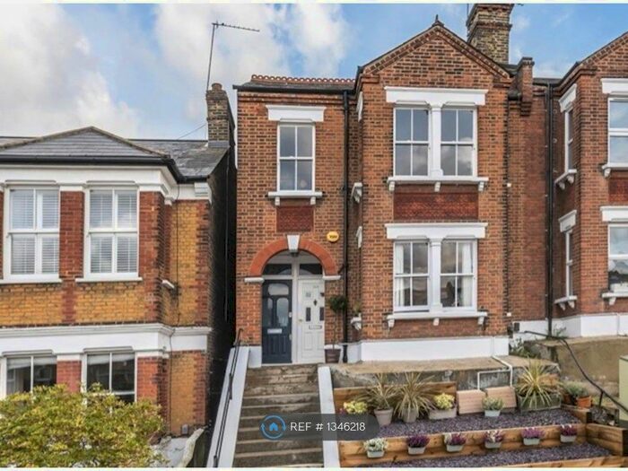 2 Bedroom Flat To Rent In Upland Road, London, SE22