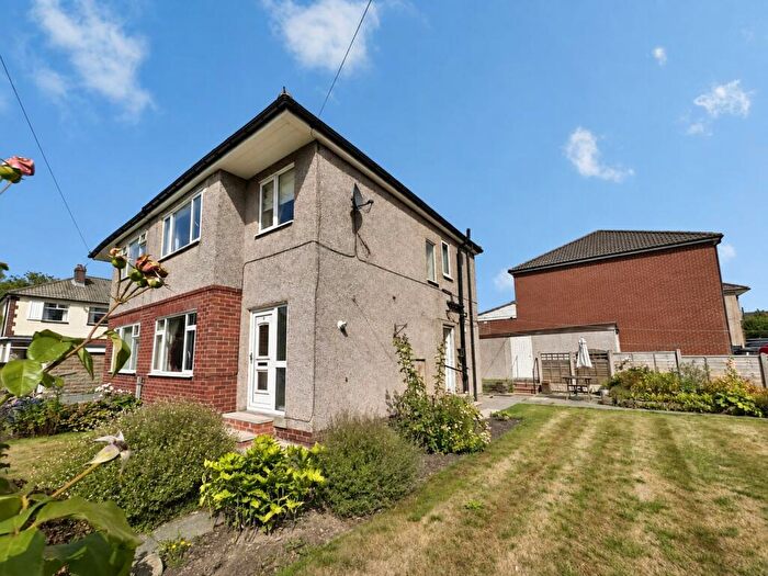 3 Bedroom Semi-Detached House For Sale In Woodlands Crescent, Gomersal, BD19