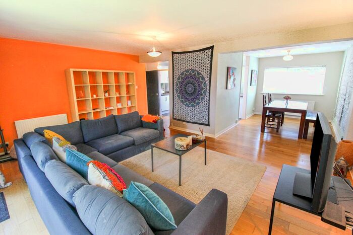 2 Bedroom Flat To Rent In Willow Bank, Fallowfield, Manchester, M14