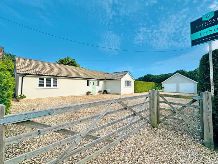 3 Bedroom Detached Bungalow For Sale In Croft Road, Neacroft, Christchurch, BH23