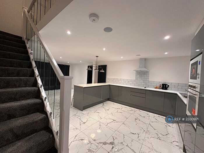 2 Bedroom Maisonette To Rent In Sanders Lane, London, NW7