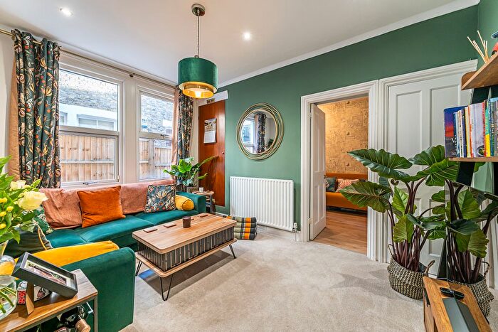 3 Bedroom Maisonette For Sale In Yukon Road, London, SW12
