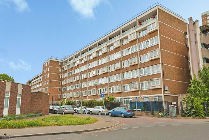 3 Bedroom Flat For Sale In Yelverton Road, London, SW11