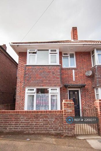 7 Bedroom Semi-Detached House To Rent In Burlington Road, Southampton, SO15