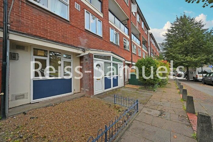 4 Bedroom Terraced House To Rent In Cooks Road, Kennington, Southwark, London, SE17