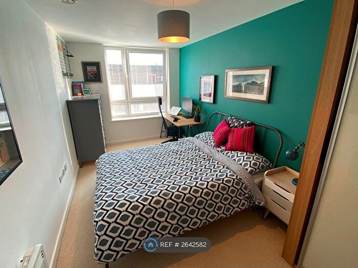 2 Bedroom Flat To Rent In College Street, Southampton, SO14