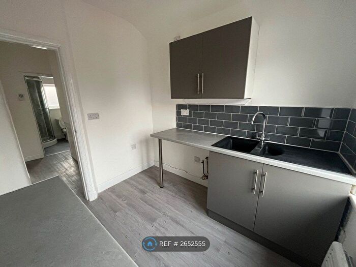 1 Bedroom Flat To Rent In Vicarage Road, West Bromwich, B71