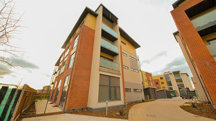 2 Bedroom Flat To Rent In Darwin Court, Kingswood Place, Hayes, UB4