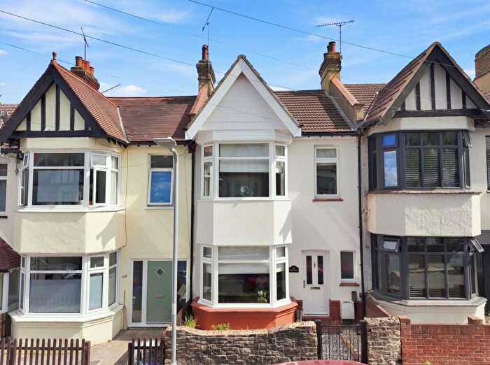 3 Bedroom Terraced House For Sale In Beedell Avenue, Westcliff-On-Sea, SS0