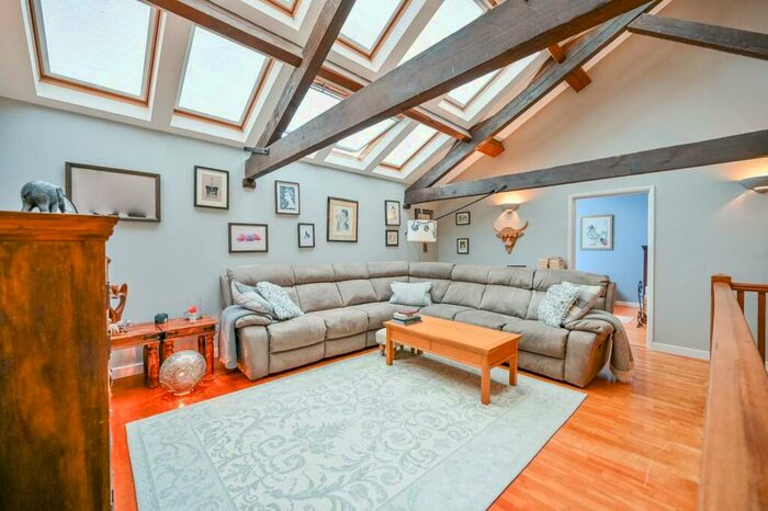 3 Bedroom Barn Conversion For Sale In Amerden Lane, Taplow, Maidenhead, SL6