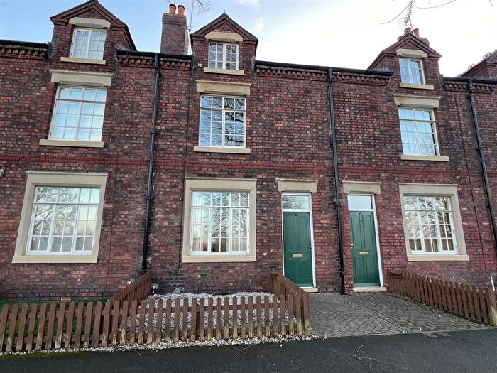 3 Bedroom Terraced House To Rent In New Bolsover, Bolsover, Chesterfield, S44
