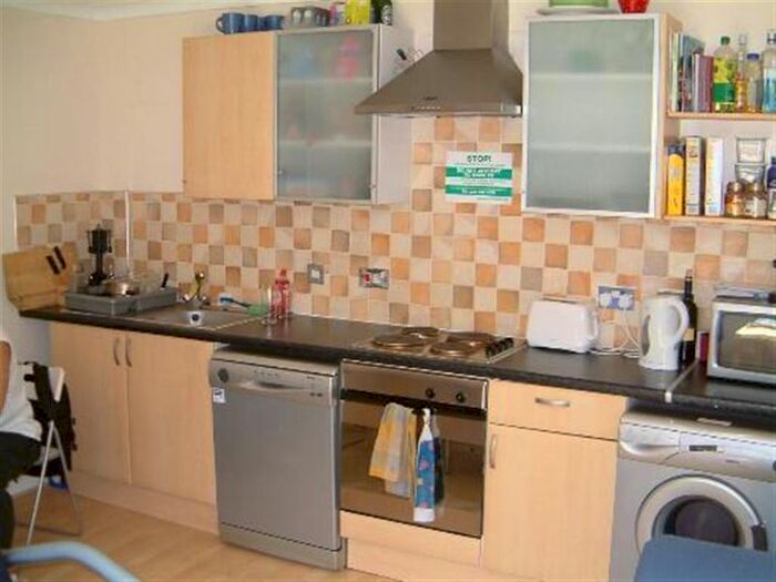 4 Bedroom Flat To Rent In Carlton Drive, London, SW15