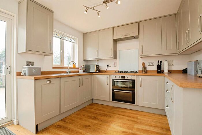 4 Bedroom Town House For Sale In Rhodfa'r Gwagenni, Barry, CF63