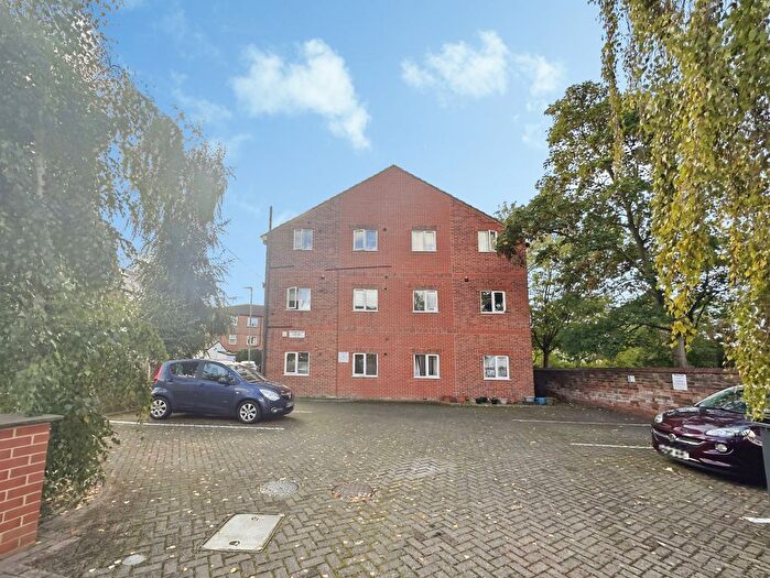 2 Bedroom Flat For Sale In Wheaton Avenue, Leeds, LS15