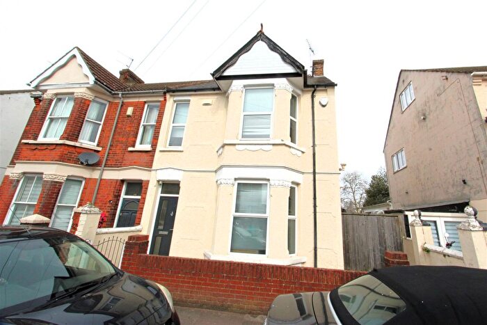 3 Bedroom Semi Detached House For Sale In Stuart Road, Gillingham, ME7