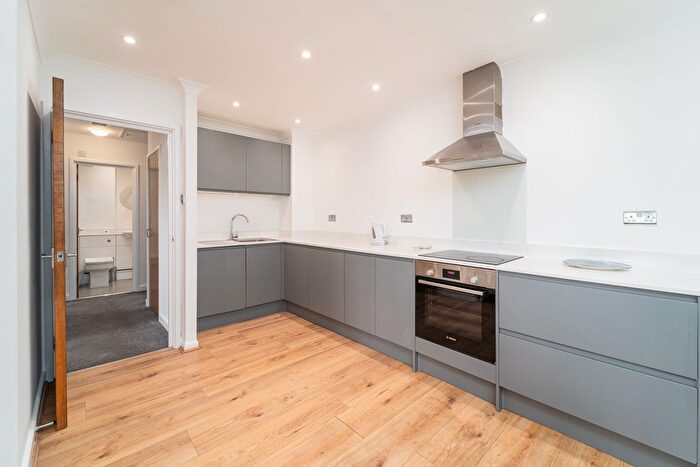 2 Bedroom Flat To Rent In Pippin Court, Barnet, London, EN4