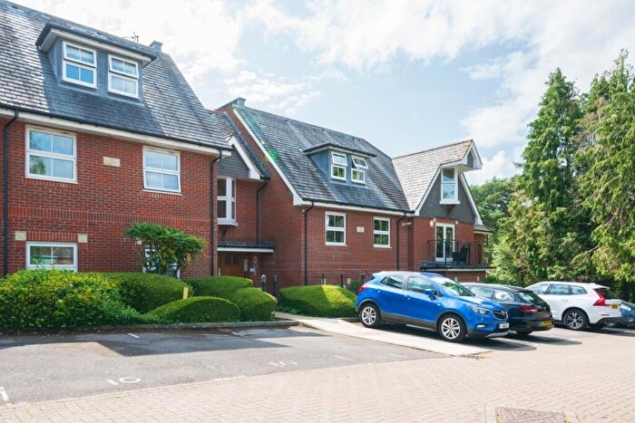 2 Bedroom Flat For Sale In Southwinds Court, Sarisbury Green, SO31