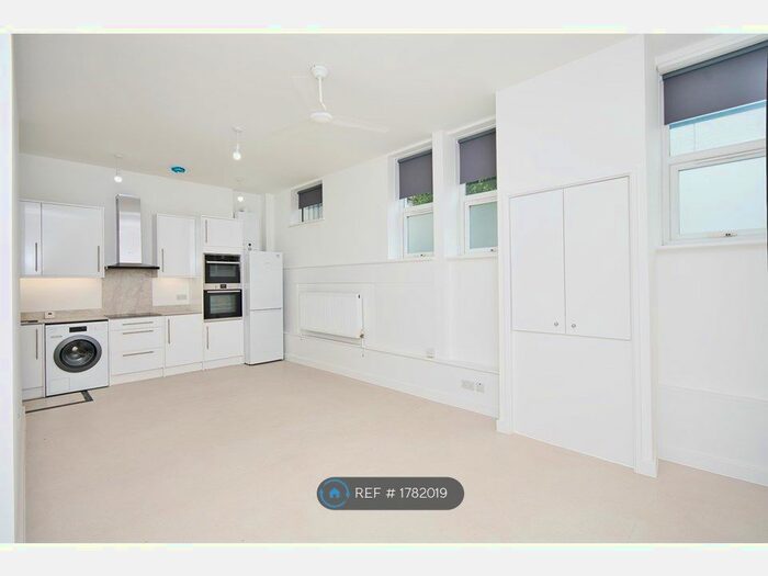 2 Bedroom Flat To Rent In Norfolk Avenue, London, N15