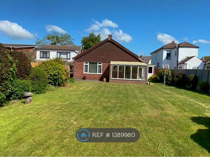 2 Bedroom Bungalow To Rent In The Drive, Fareham, PO16