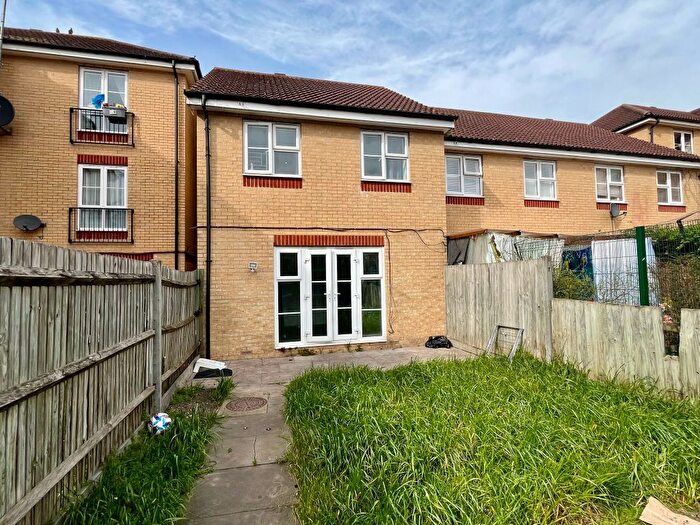 3 Bedroom Terraced House To Rent In Railway Terrace, Feltham, TW13