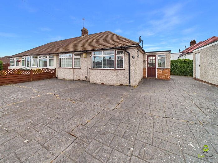 2 Bedroom Bungalow For Sale In The Quadrant, Bexleyheath, Kent, DA7