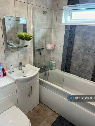 2 Bedroom Flat To Rent In Durham Road, Bromley, BR2