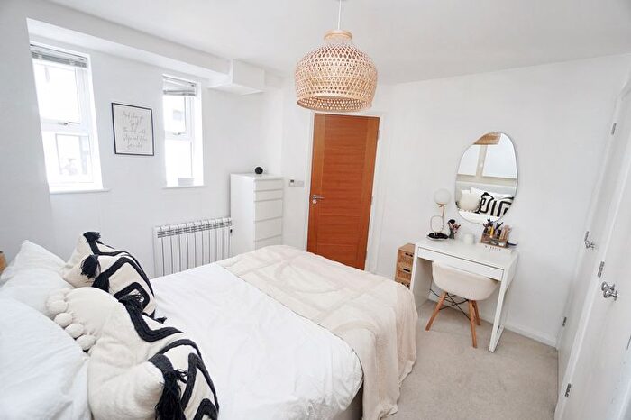 2 Bedroom Flat To Rent In Corporation Street, High Wycombe, HP13