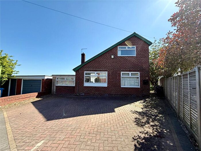 4 Bedroom Detached House For Sale In Warwick Close, High Crompton, Oldham, Greater Manchester, OL2